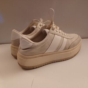 Madden Girl Women's Navida Sneakers Size 8